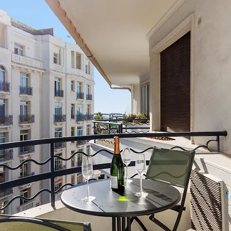 Prestige Azur Yourhosthelper *